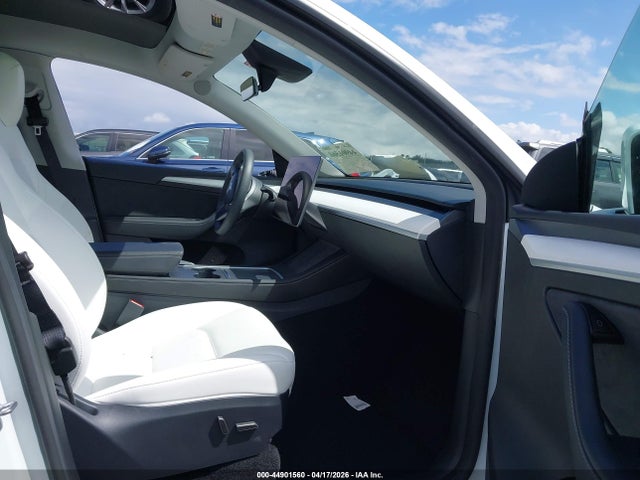 2024 Tesla Model Y მანქანა იყიდება აუქციონზე, vin: 7SAYGDED1RF202512, აუქციონის ნომერი: 44901560