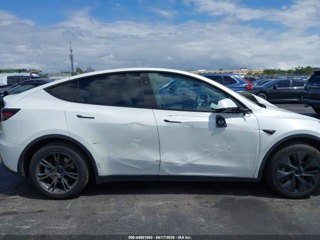 2024 Tesla Model Y მანქანა იყიდება აუქციონზე, vin: 7SAYGDED1RF202512, აუქციონის ნომერი: 44901560