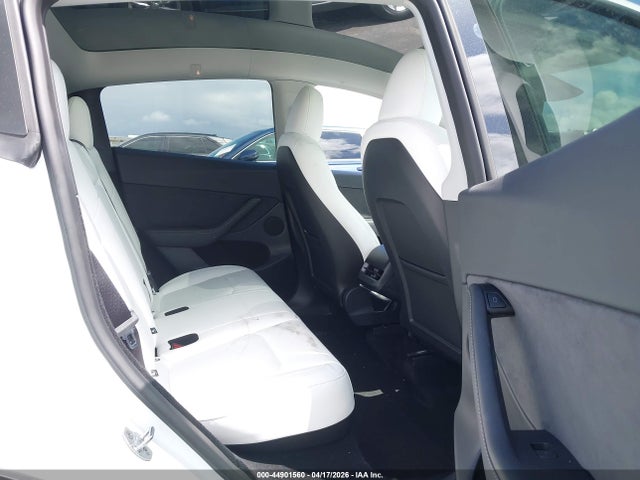 2024 Tesla Model Y მანქანა იყიდება აუქციონზე, vin: 7SAYGDED1RF202512, აუქციონის ნომერი: 44901560