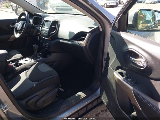 44901587 :رقم المزاد ، 1C4PJMCB6JD580963 vin ، 2018 Jeep Cherokee Latitude 4x4 مزاد بيع