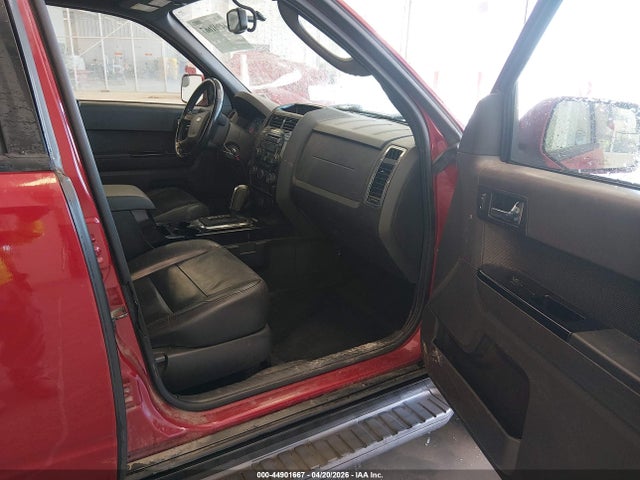 44901667 :رقم المزاد ، 1FMCU0E78BKB45135 vin ، 2011 Ford Escape Limited مزاد بيع