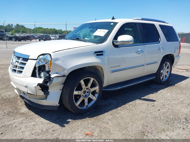 Продаж на аукціоні авто 2011 Cadillac Escalade Luxury, vin: 1GYS4BEF4BR183157, номер лоту: 44901744