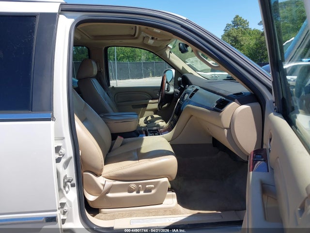 Продаж на аукціоні авто 2011 Cadillac Escalade Luxury, vin: 1GYS4BEF4BR183157, номер лоту: 44901744