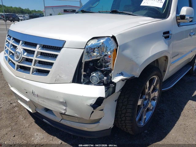 Продаж на аукціоні авто 2011 Cadillac Escalade Luxury, vin: 1GYS4BEF4BR183157, номер лоту: 44901744