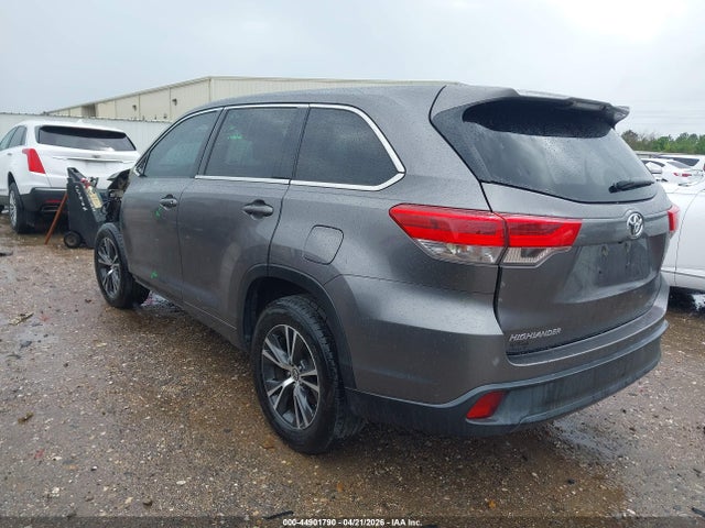 44901790 :رقم المزاد ، 5TDZZRFH7JS287687 vin ، 2018 Toyota Highlander Le مزاد بيع