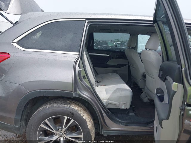 44901790 :رقم المزاد ، 5TDZZRFH7JS287687 vin ، 2018 Toyota Highlander Le مزاد بيع