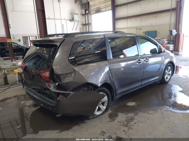 Aukcja sprzedaży 2017 Toyota Sienna Le 8 Passenger, vin: 5TDKZ3DC7HS854030, numer aukcji: 44901805