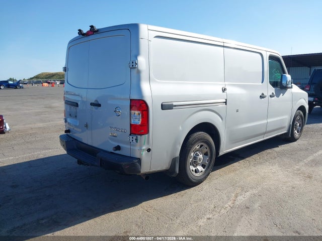 44901807 :رقم المزاد ، 1N6AF0KY5GN808215 vin ، 2016 Nissan Nv Cargo Nv2500 Hd Sv V8 مزاد بيع