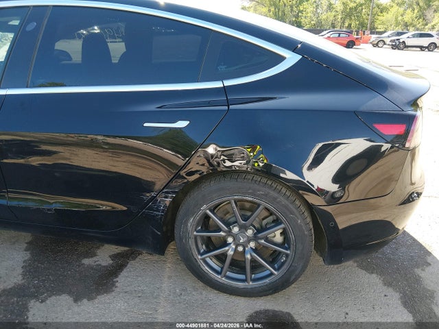 Aukcja sprzedaży 2018 Tesla Model 3 Long Range/mid Range, vin: 5YJ3E1EA8JF057152, numer aukcji: 44901881