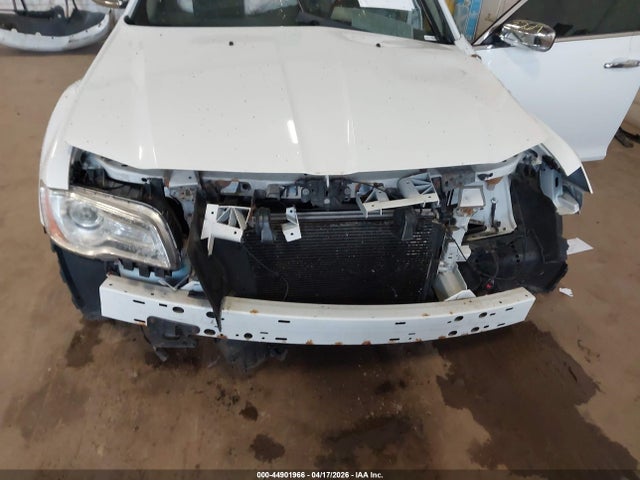2011 Chrysler 300c მანქანა იყიდება აუქციონზე, vin: 2C3CA6CTXBH581044, აუქციონის ნომერი: 44901966