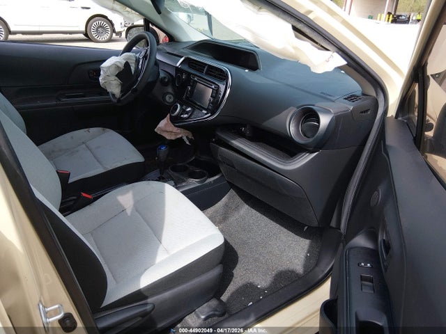 JTDKDTB38J1603781 Toyota Prius C One