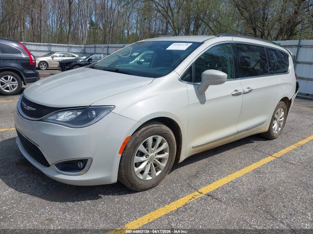 Продаж на аукціоні авто 2017 Chrysler Pacifica Touring-l, vin: 2C4RC1BG8HR771872, номер лоту: 44902138