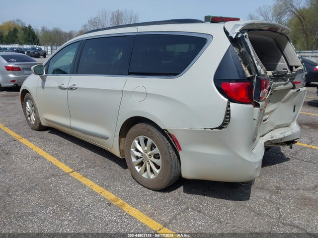 Продаж на аукціоні авто 2017 Chrysler Pacifica Touring-l, vin: 2C4RC1BG8HR771872, номер лоту: 44902138