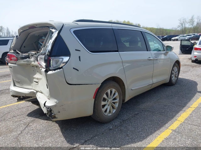 Продаж на аукціоні авто 2017 Chrysler Pacifica Touring-l, vin: 2C4RC1BG8HR771872, номер лоту: 44902138
