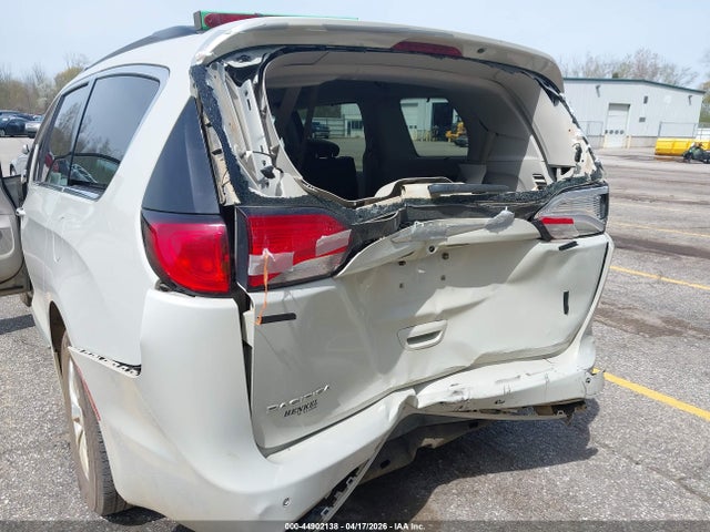 Продаж на аукціоні авто 2017 Chrysler Pacifica Touring-l, vin: 2C4RC1BG8HR771872, номер лоту: 44902138