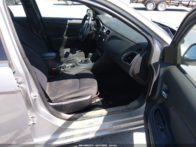 Продажа на аукционе авто 2014 Chrysler 200 Touring, vin: 1C3CCBBG5EN114827, номер лота: 44902215