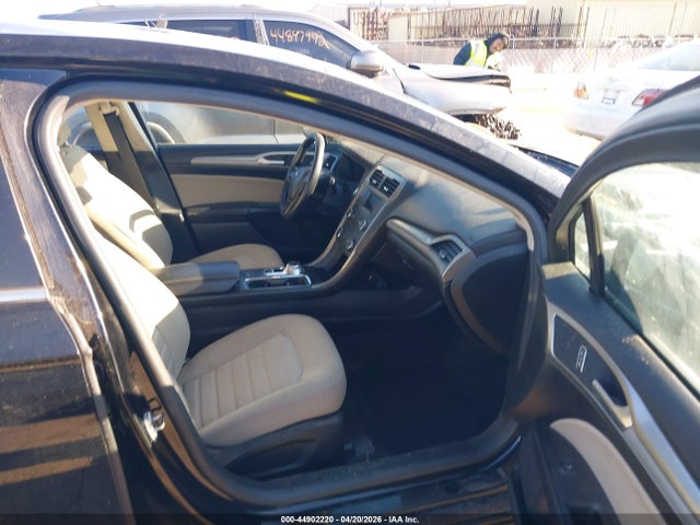 44902220 :رقم المزاد ، 3FA6P0G77JR259231 vin ، 2018 Ford Fusion S مزاد بيع