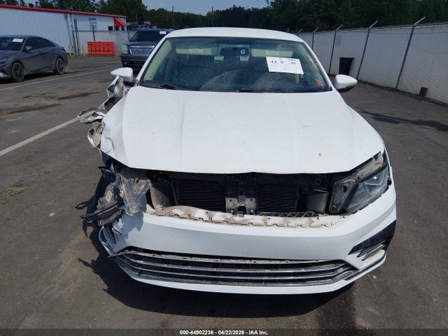 Продаж на аукціоні авто 2016 Volkswagen Passat 1.8t R-line, vin: 1VWAT7A3XGC065456, номер лоту: 44902236
