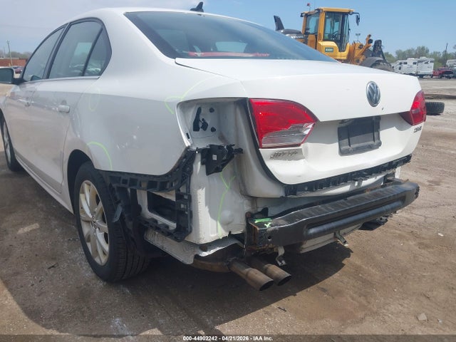 Продажа на аукционе авто 2013 Volkswagen Jetta 2.5l Se, vin: 3VWDX7AJXDM425450, номер лота: 44902242