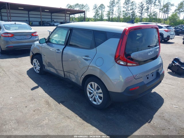 2022 Kia Soul Lx მანქანა იყიდება აუქციონზე, vin: KNDJ23AU8N7836686, აუქციონის ნომერი: 44902252