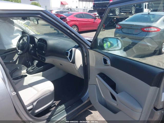 2022 Kia Soul Lx მანქანა იყიდება აუქციონზე, vin: KNDJ23AU8N7836686, აუქციონის ნომერი: 44902252