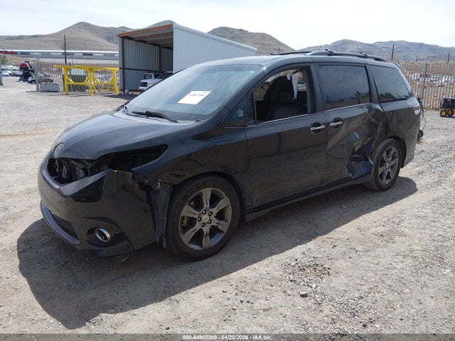 5TDXK3DC4GS697842 Toyota Sienna Se Premium 8 Passenger