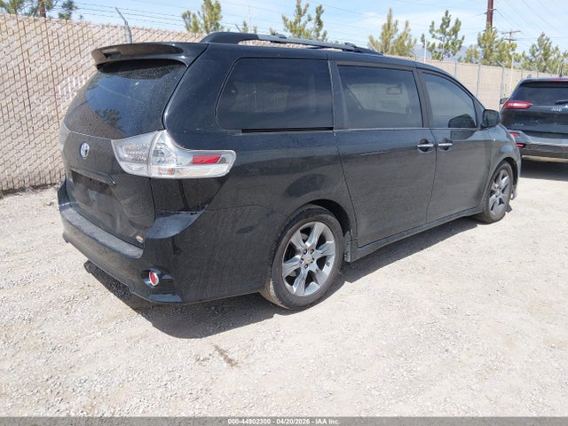 5TDXK3DC4GS697842 Toyota Sienna Se Premium 8 Passenger
