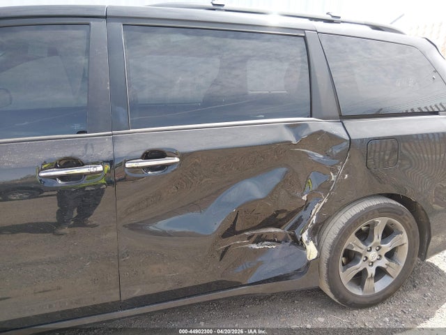 5TDXK3DC4GS697842 Toyota Sienna Se Premium 8 Passenger