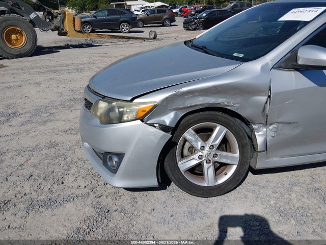 2013 Toyota Camry Se მანქანა იყიდება აუქციონზე, vin: 4T1BF1FK0DU242707, აუქციონის ნომერი: 44902394