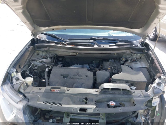 JA4AD3A30JZ008447 Mitsubishi Outlander Sel