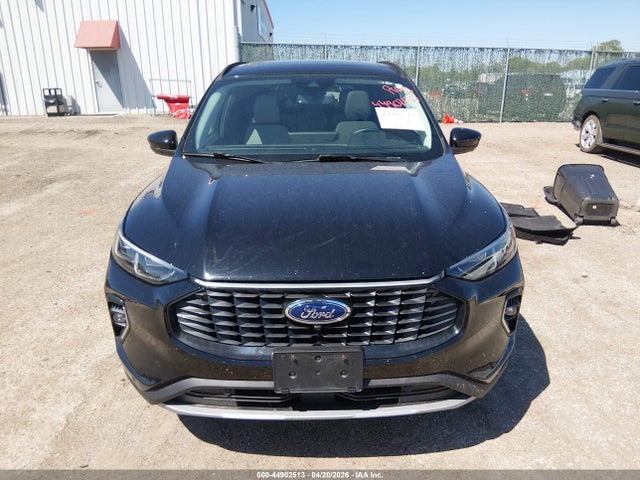 1FMCU0JZXPUB22829 Ford Escape Platinum