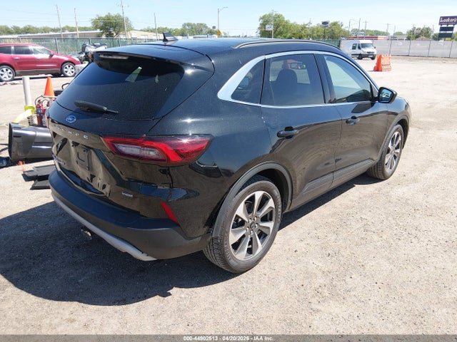 1FMCU0JZXPUB22829 Ford Escape Platinum