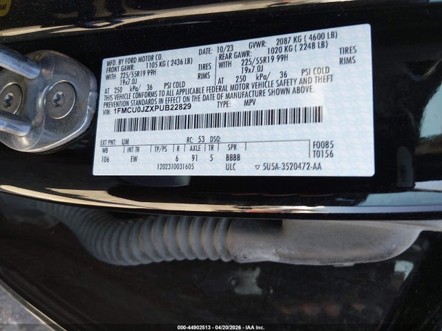 1FMCU0JZXPUB22829 Ford Escape Platinum