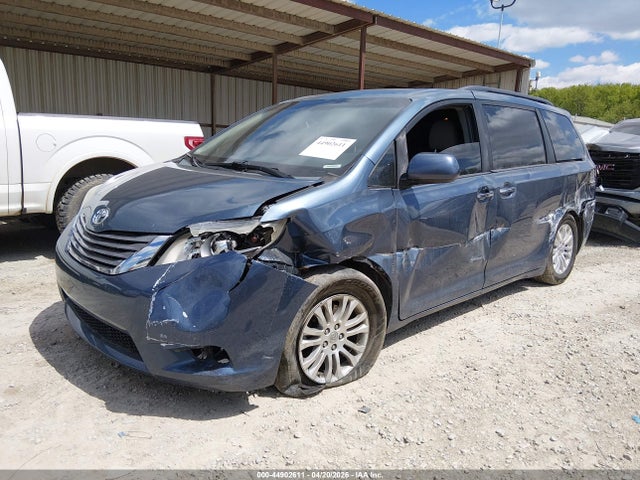 44902611 :رقم المزاد ، 5TDYK3DC6FS644398 vin ، 2015 Toyota Sienna Xle 8 Passenger مزاد بيع