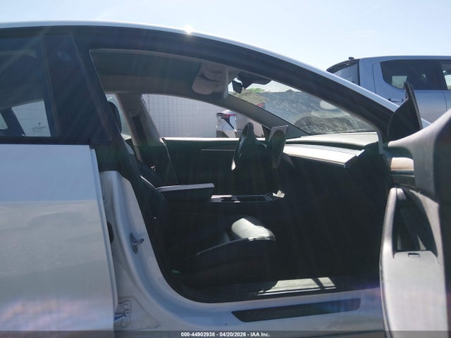 Продаж на аукціоні авто 2022 Tesla Model 3 Long Range Dual Motor All-wheel Drive, vin: 5YJ3E1EB4NF318131, номер лоту: 44902938