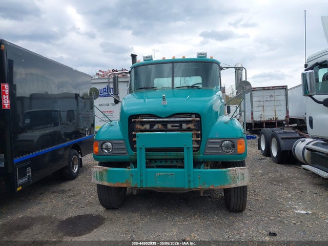 44902939 :رقم المزاد ، 1M2AG11Y66M045175 vin ، 2006 Mack 700 Cv700 مزاد بيع