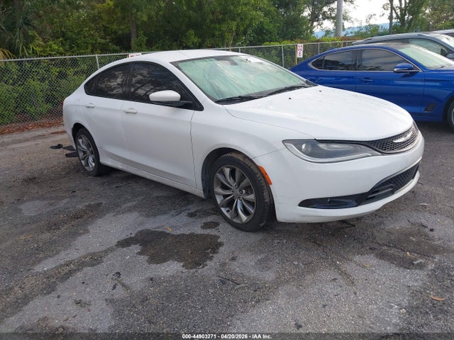 2016 Chrysler 200 S მანქანა იყიდება აუქციონზე, vin: 1C3CCCBB7GN111599, აუქციონის ნომერი: 44903271