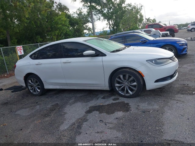 2016 Chrysler 200 S მანქანა იყიდება აუქციონზე, vin: 1C3CCCBB7GN111599, აუქციონის ნომერი: 44903271