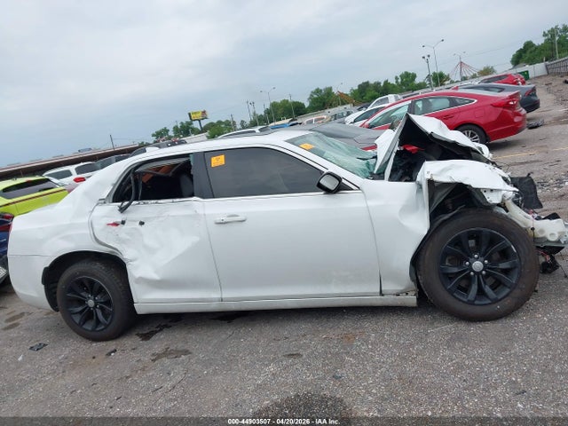 Продажа на аукционе авто 2016 Chrysler 300 Anniversary Edition, vin: 2C3CCAAG7GH212569, номер лота: 44903507