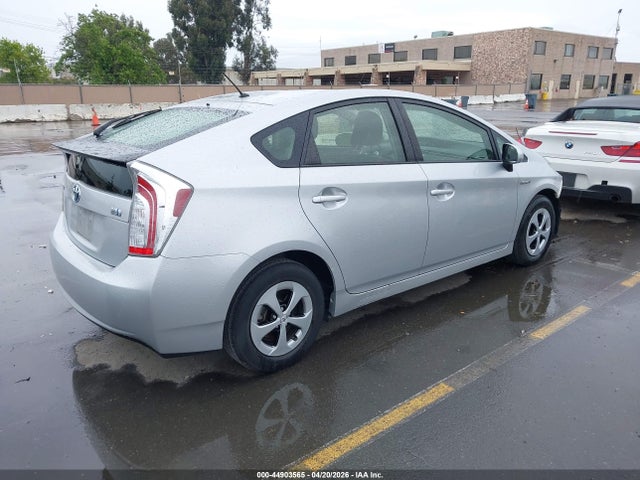 Toyota Prius Two 2015 JTDKN3DU0F0466853 Image 4
