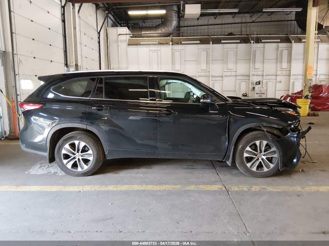 5TDGZRBH1NS570248 Toyota Highlander Xle