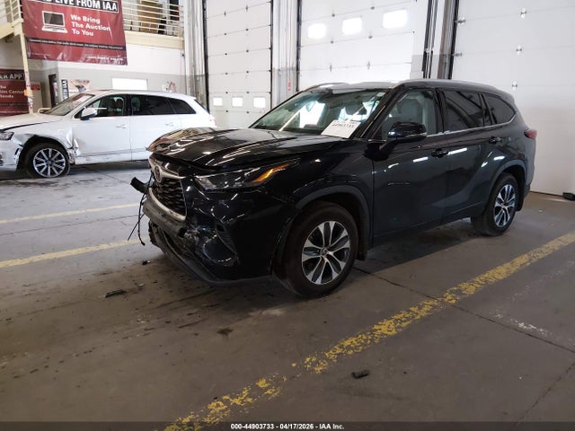 5TDGZRBH1NS570248 Toyota Highlander Xle