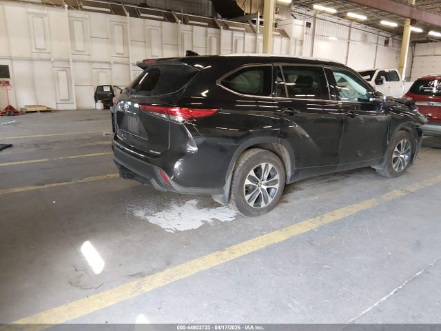 5TDGZRBH1NS570248 Toyota Highlander Xle