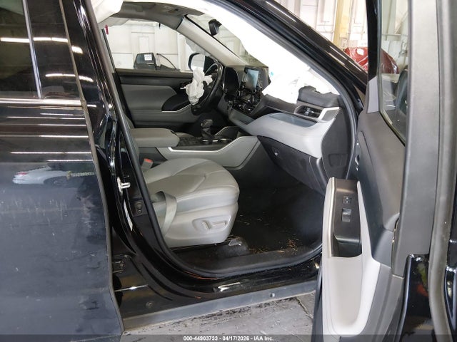 5TDGZRBH1NS570248 Toyota Highlander Xle