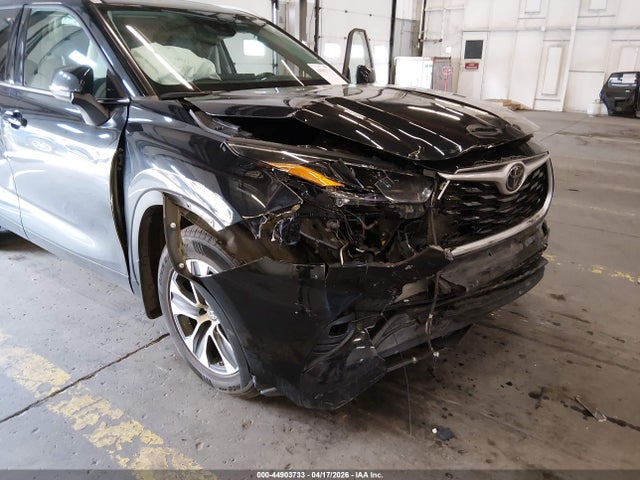 5TDGZRBH1NS570248 Toyota Highlander Xle