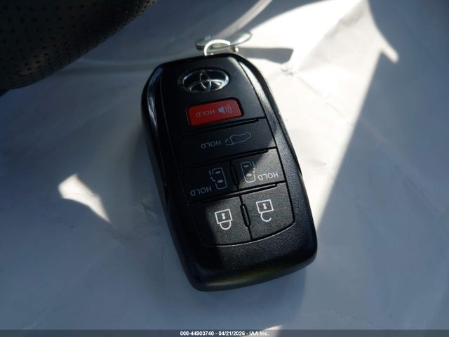 5TDYRKEC2TS291738 Toyota SIENNA XLE