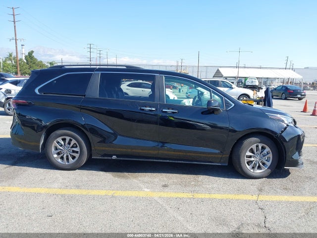 5TDYRKEC2TS291738 Toyota SIENNA XLE