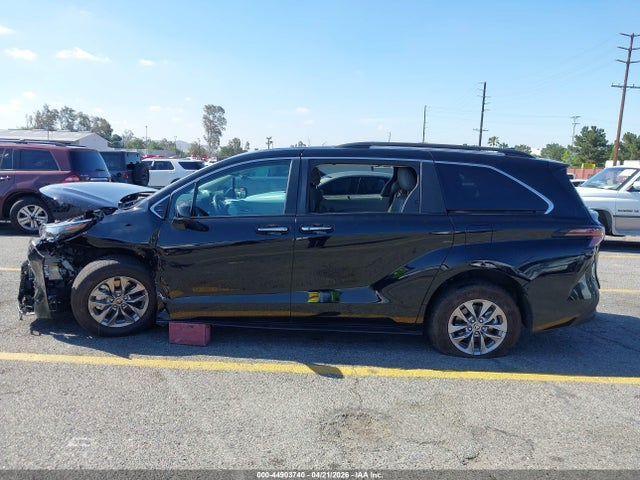5TDYRKEC2TS291738 Toyota SIENNA XLE