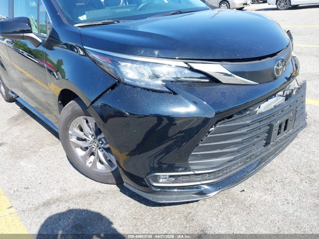 5TDYRKEC2TS291738 Toyota SIENNA XLE