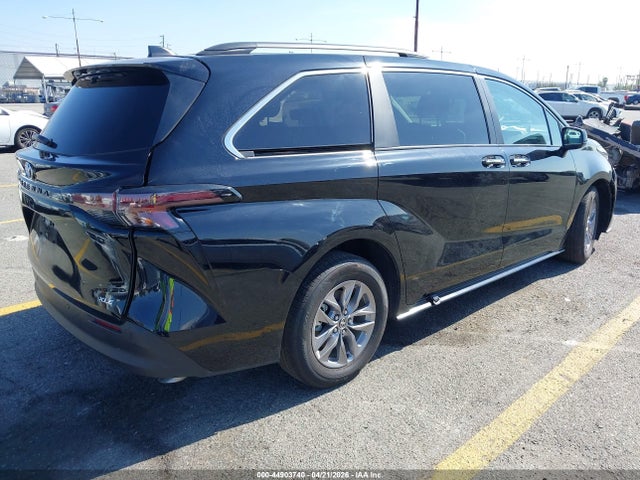 5TDYRKEC2TS291738 Toyota SIENNA XLE